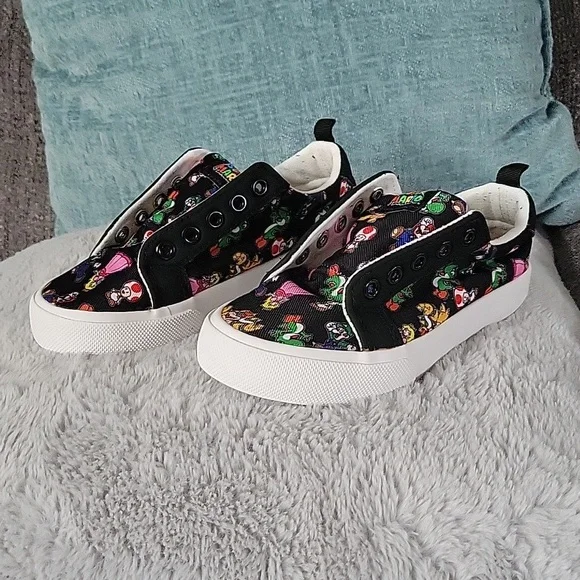 Ground Up Official Nintendo Super Mario Shoes - Picture 4 of 15